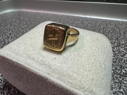 Klackring i guld märkt HJ, 14K