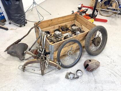 Pall med MC/mopeddelar Pall med MC/mopeddelar