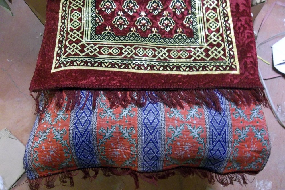 Netauktion - Till salu via auktion 30 orientaliska prydnadsmattor