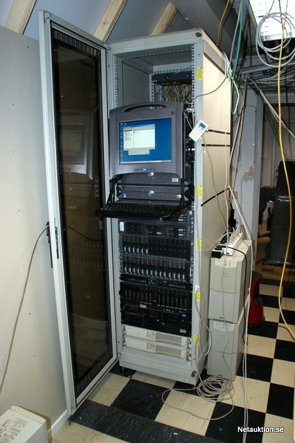 Netauktion - Komplett serverrack.