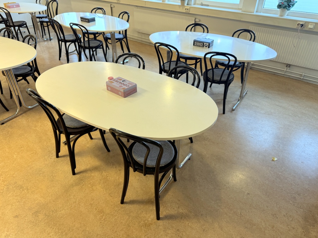 Köksbord och stolar, 2 + 8st 