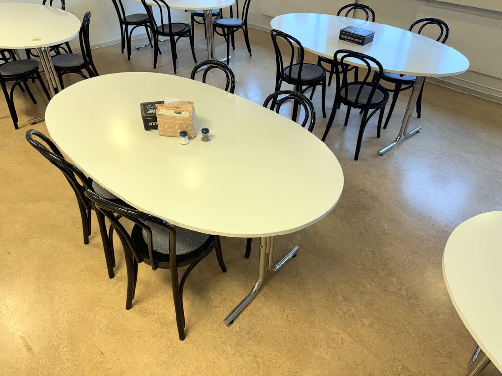 Köksbord och stolar, 2 + 8st 