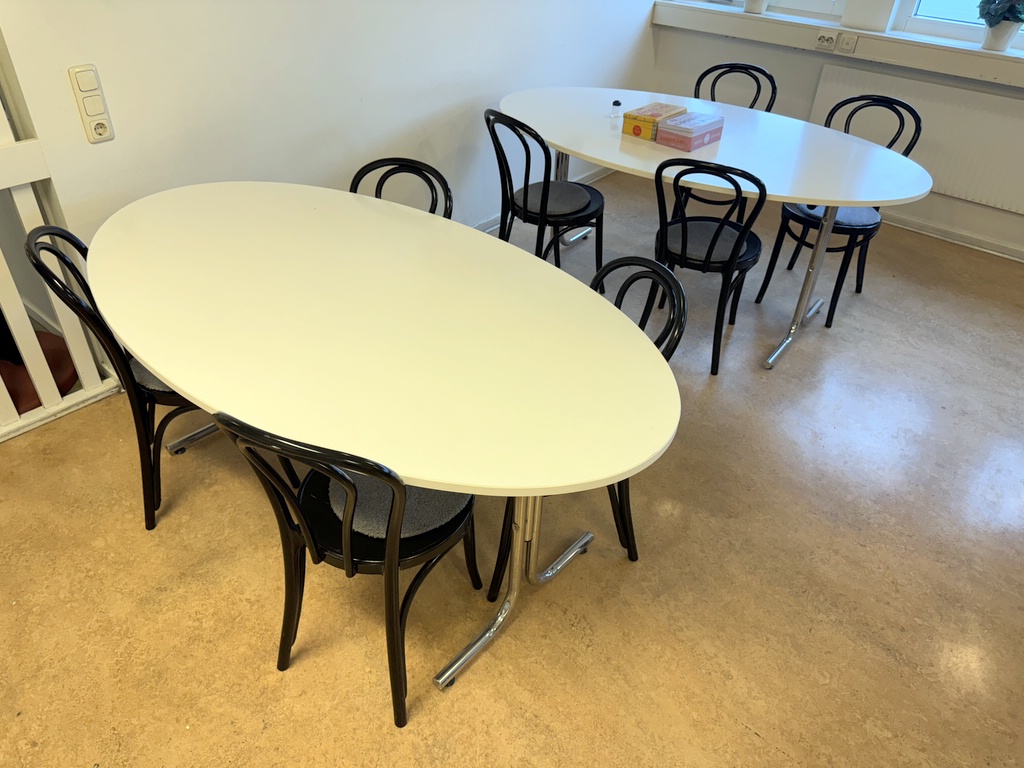Köksbord och stolar, 2 + 8st 