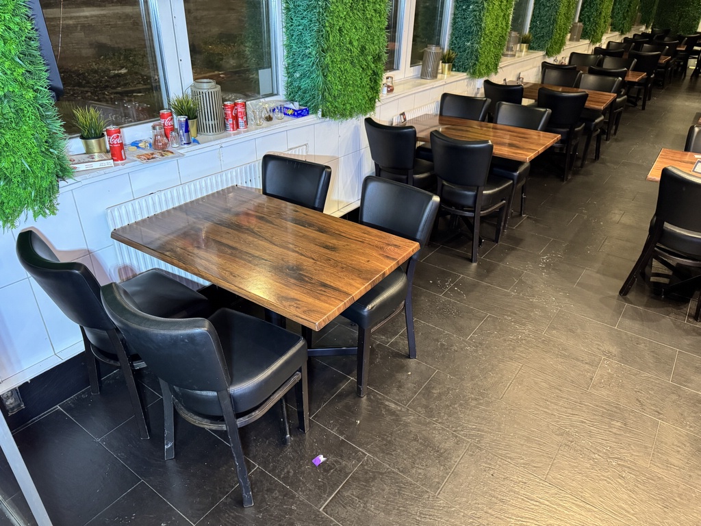 Restaurangmöbler, bord och stolar (6+24) Restaurangmöbler, bord och stolar (6+24)