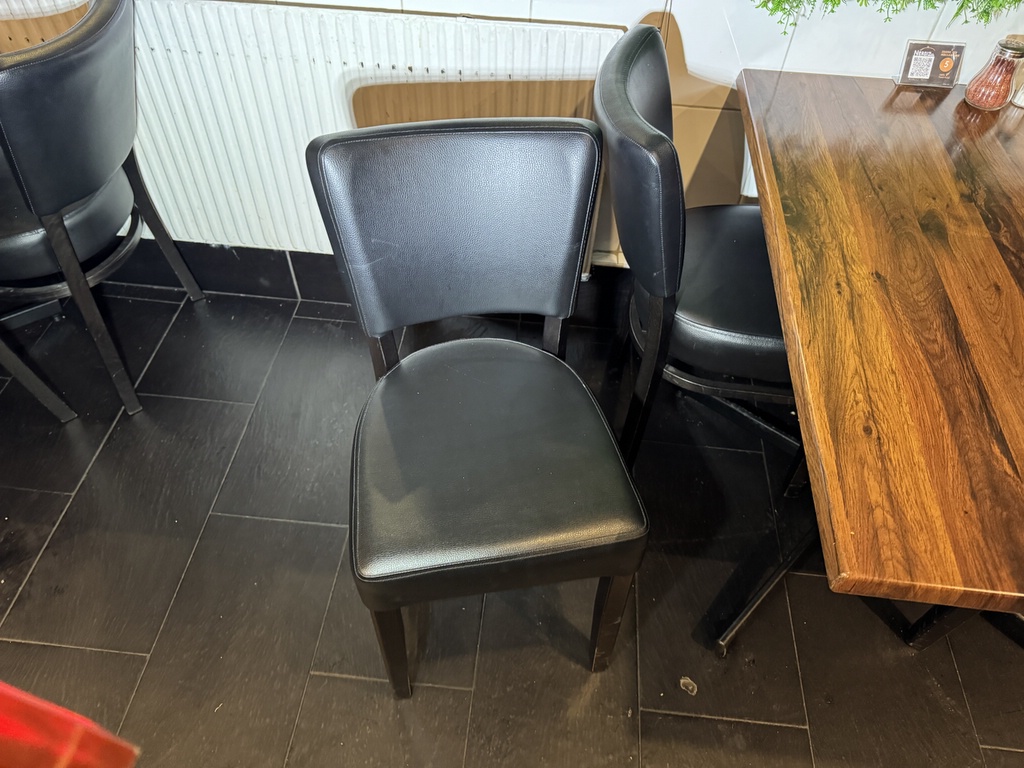 Restaurangmöbler, bord och stolar (6+24) Restaurangmöbler, bord och stolar (6+24)