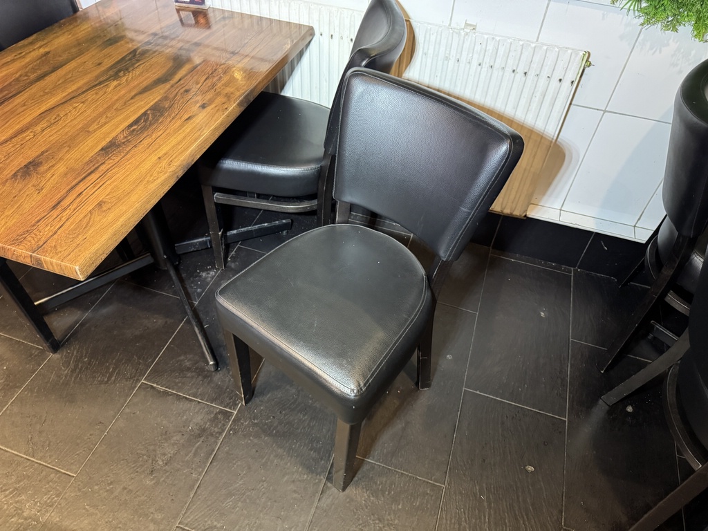 Restaurangmöbler, bord och stolar (6+24) Restaurangmöbler, bord och stolar (6+24)