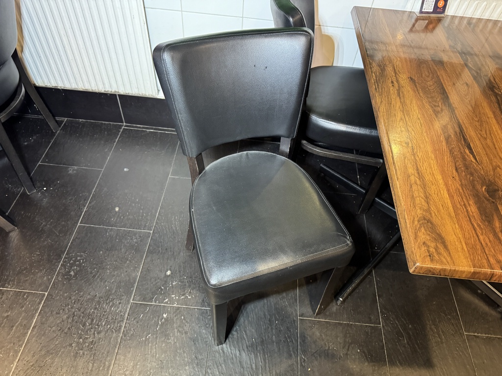 Restaurangmöbler, bord och stolar (6+24) Restaurangmöbler, bord och stolar (6+24)