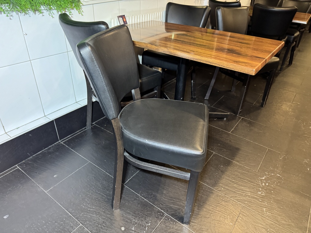 Restaurangmöbler, bord och stolar (6+24) Restaurangmöbler, bord och stolar (6+24)