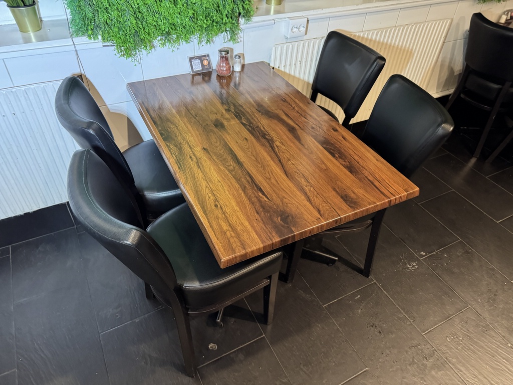 Restaurangmöbler, bord och stolar (6+24) Restaurangmöbler, bord och stolar (6+24)