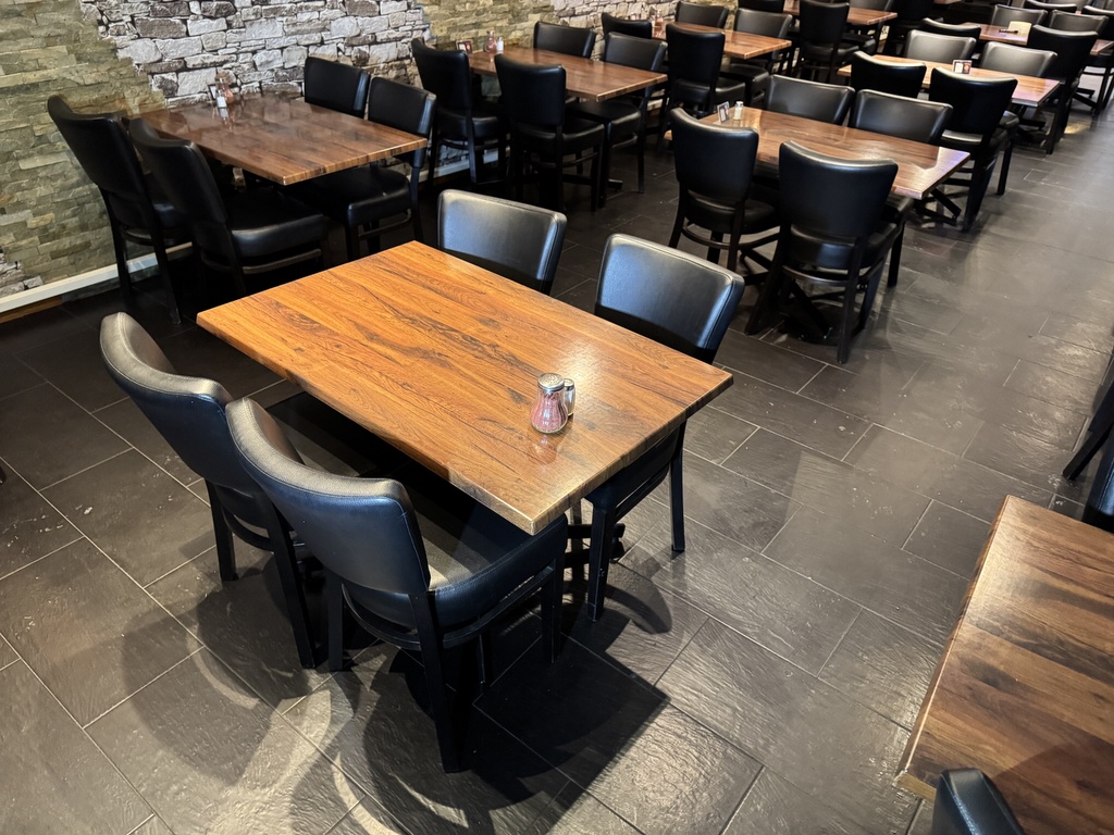 Restaurangmöbler, bord och stolar (6+24) Restaurangmöbler, bord och stolar (6+24)