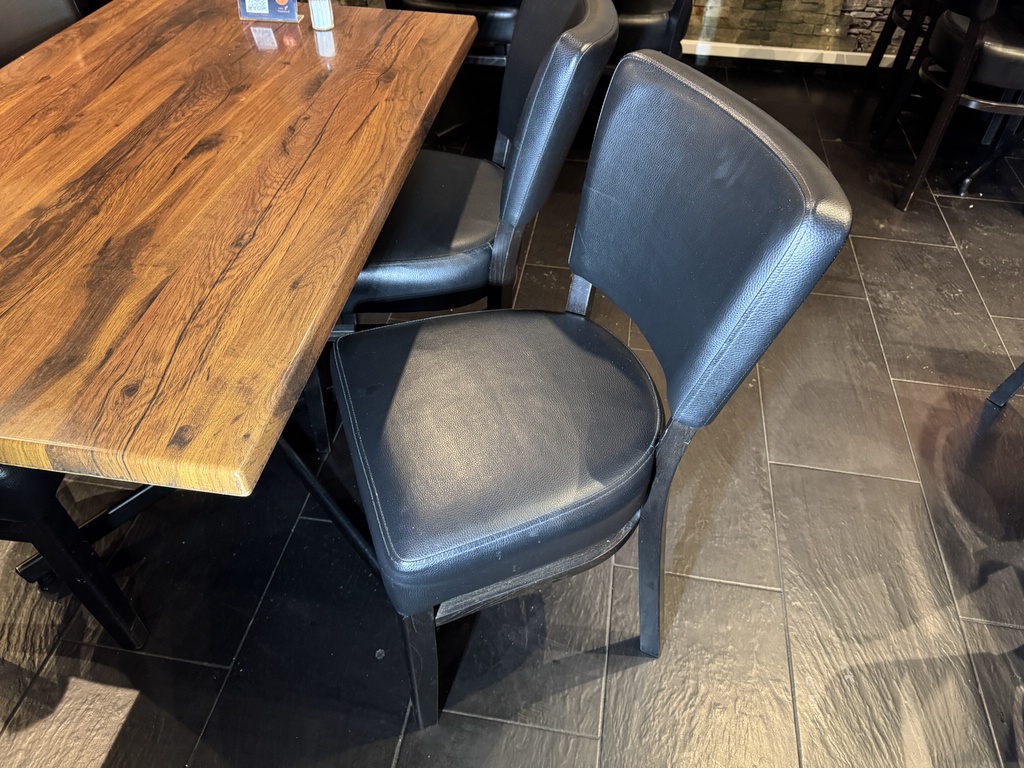 Restaurangmöbler, bord och stolar (6+24) Restaurangmöbler, bord och stolar (6+24)