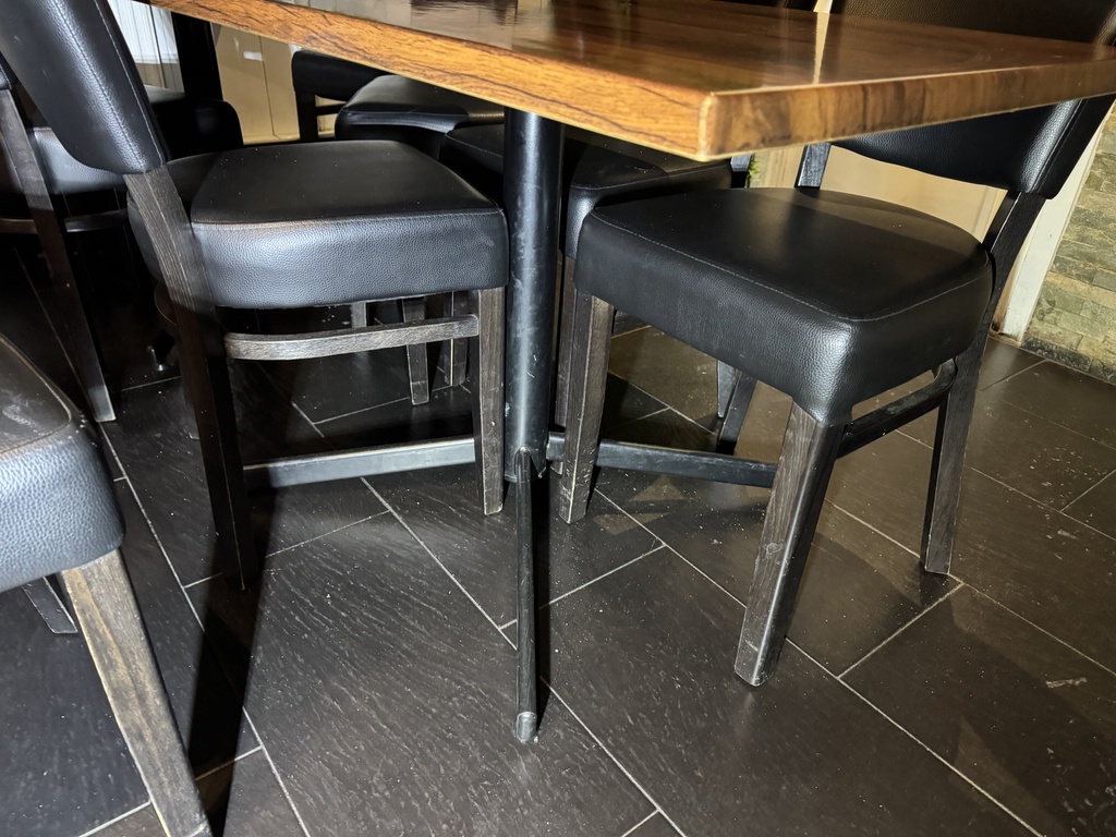 Restaurangmöbler, bord och stolar (6+24) Restaurangmöbler, bord och stolar (6+24)