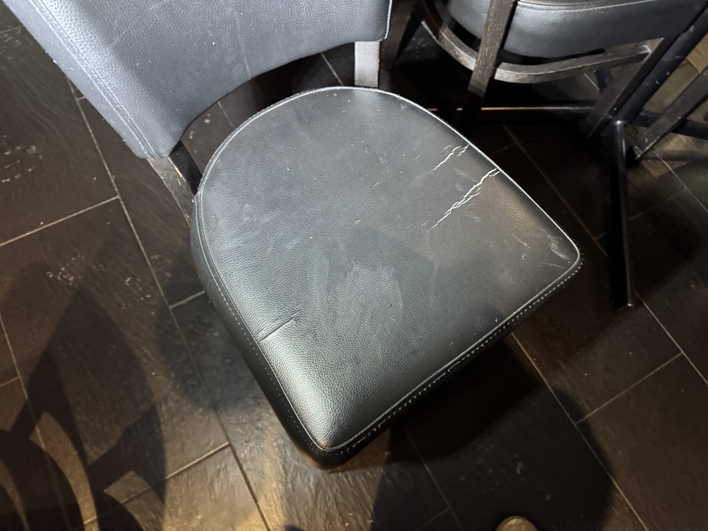 Restaurangmöbler, bord och stolar (6+24) Restaurangmöbler, bord och stolar (6+24)