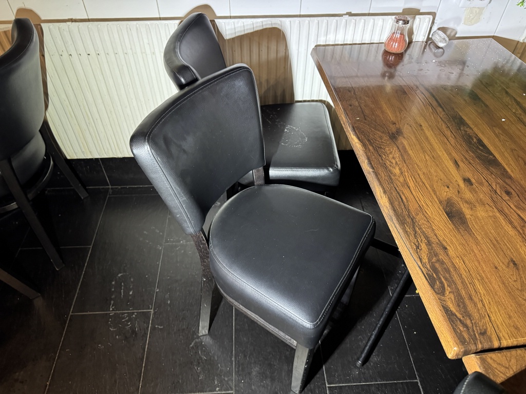 Restaurangmöbler, bord och stolar (6+24) Restaurangmöbler, bord och stolar (6+24)