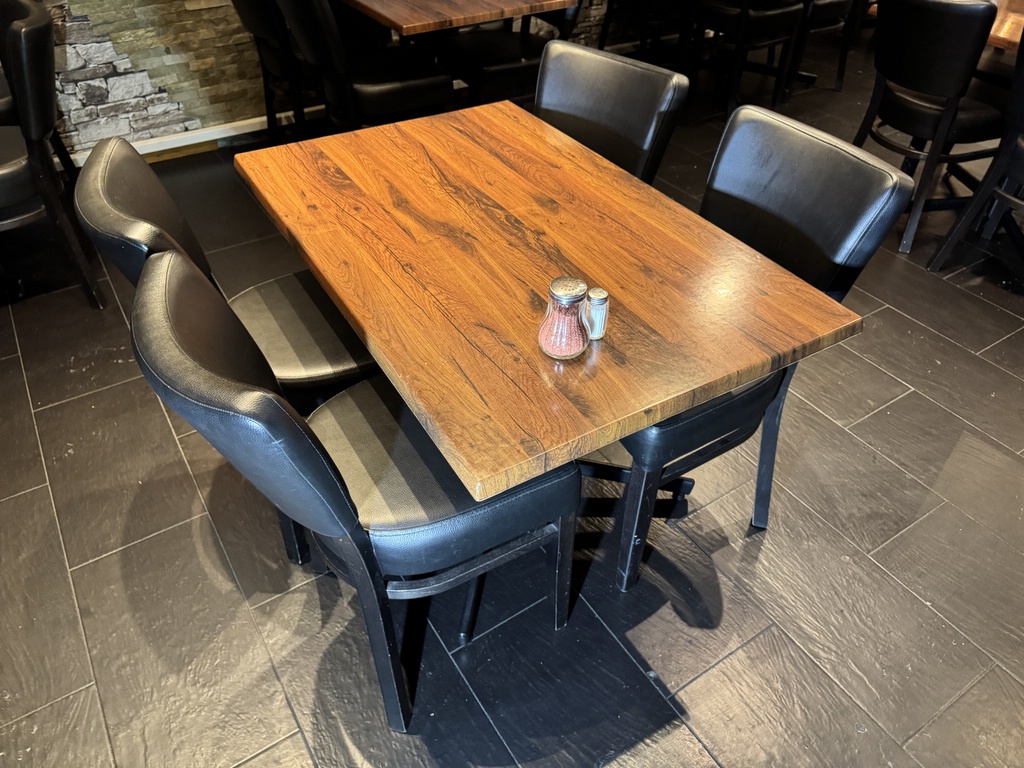 Restaurangmöbler, bord och stolar (6+24) Restaurangmöbler, bord och stolar (6+24)