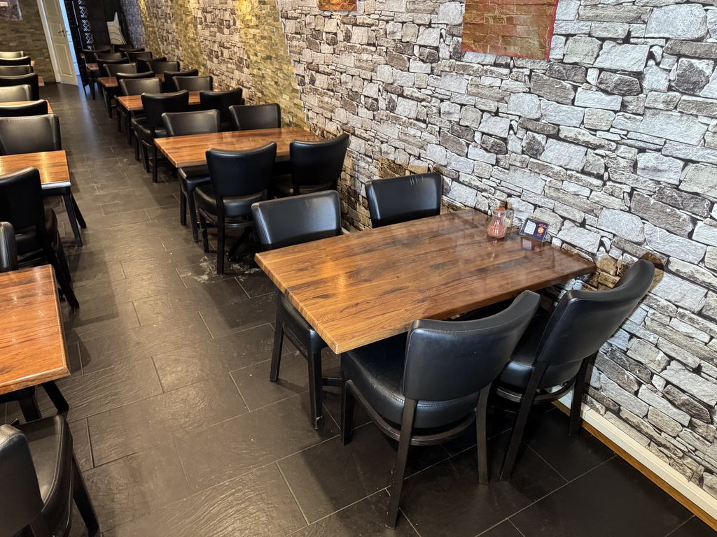 Restaurangmöbler, bord och stolar (7+28) Restaurangmöbler, bord och stolar (7+28)