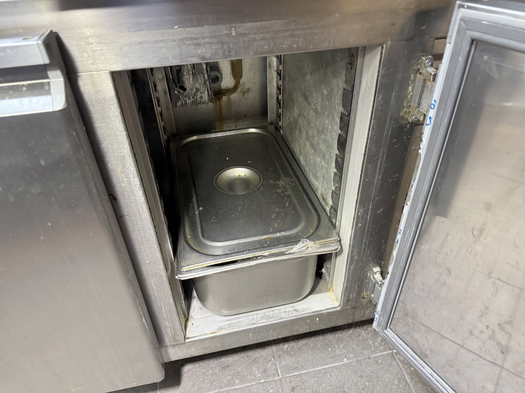 Kylbänk 3-dörrar samt diskho Kylbänk 3-dörrar samt diskho