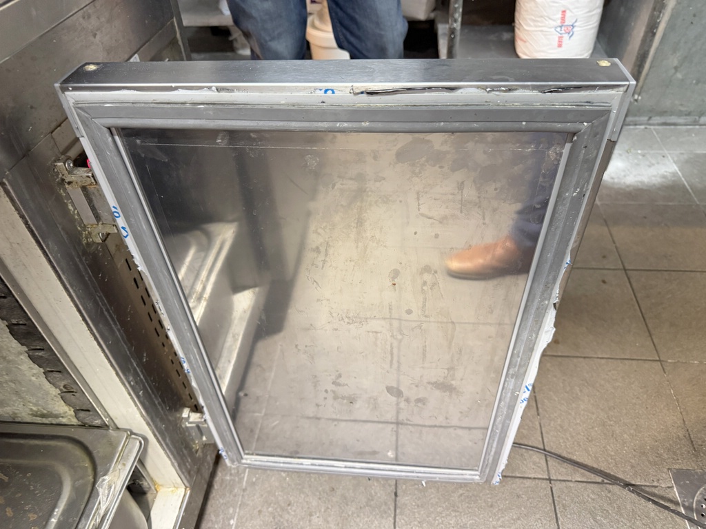 Kylbänk 3-dörrar samt diskho Kylbänk 3-dörrar samt diskho