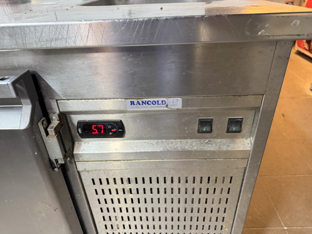 Kylbänk 3-dörrar samt diskho Kylbänk 3-dörrar samt diskho