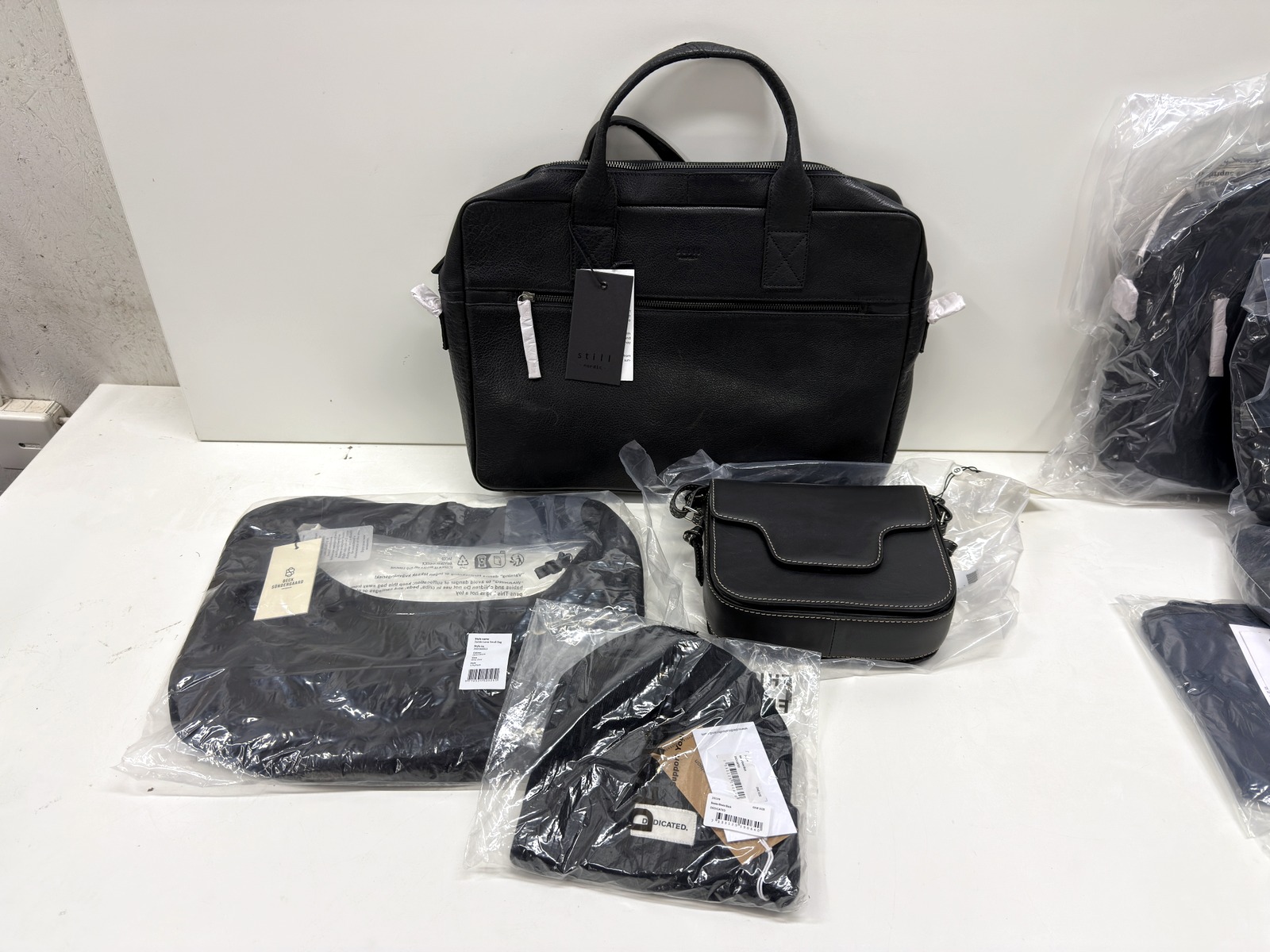 Väskor, skinn (1) Väskor, skinn (1)