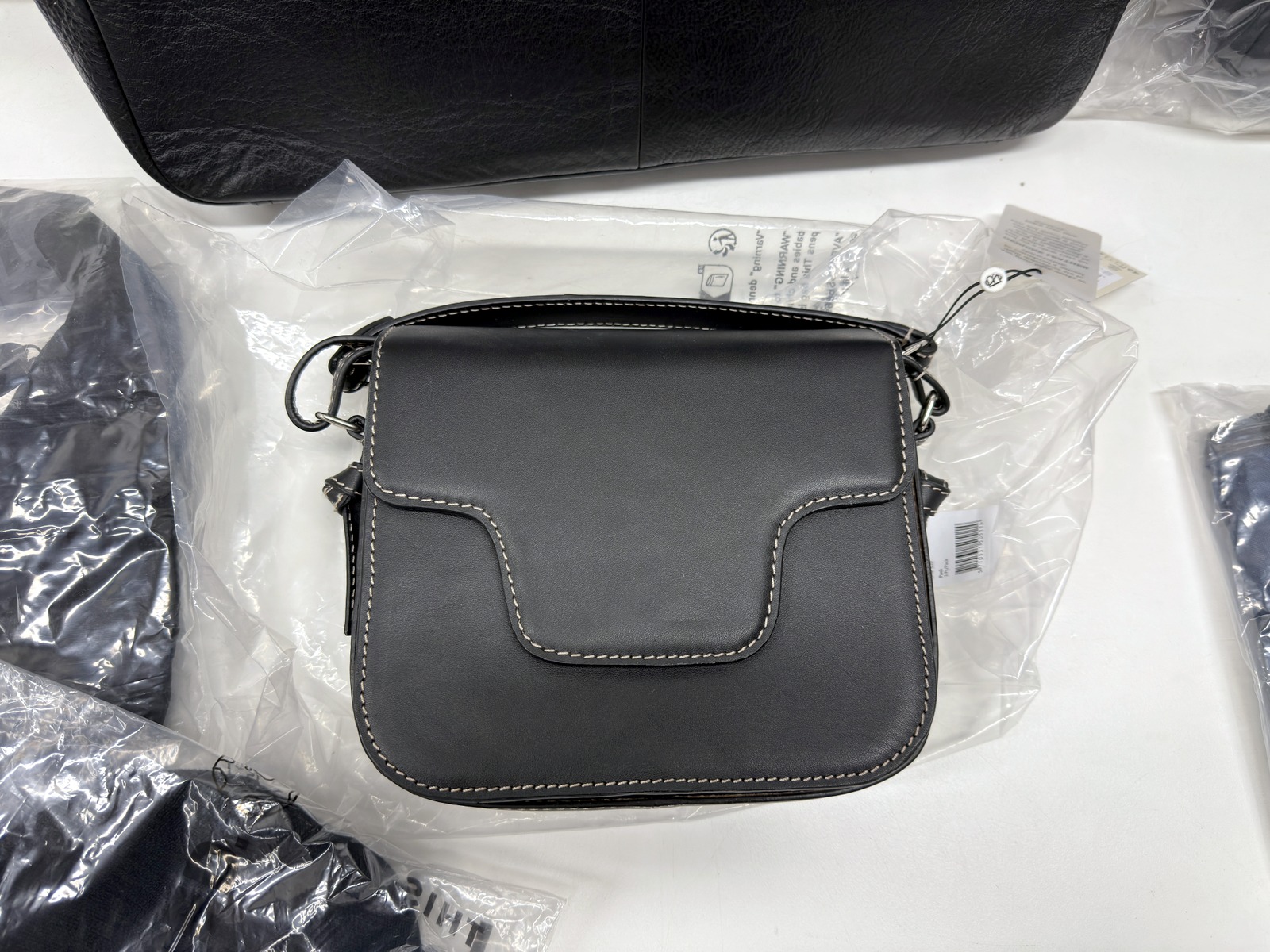 Väskor, skinn (1) Väskor, skinn (1)