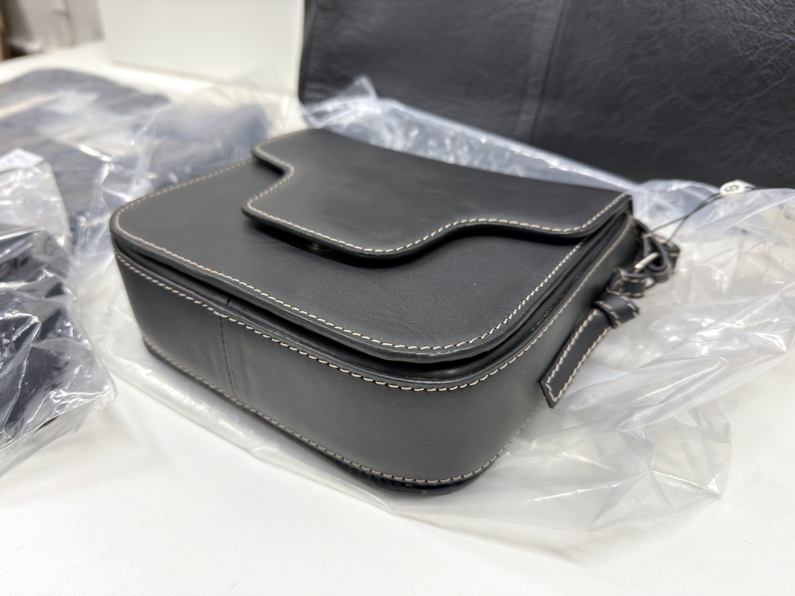 Väskor, skinn (1) Väskor, skinn (1)