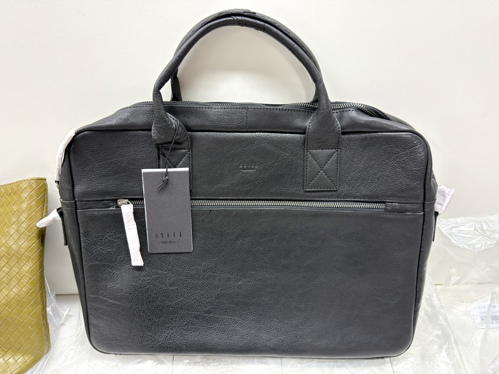 Väskor, skinn (2) Väskor, skinn (2)