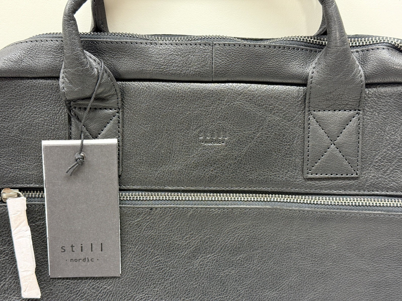 Väskor, skinn (2) Väskor, skinn (2)