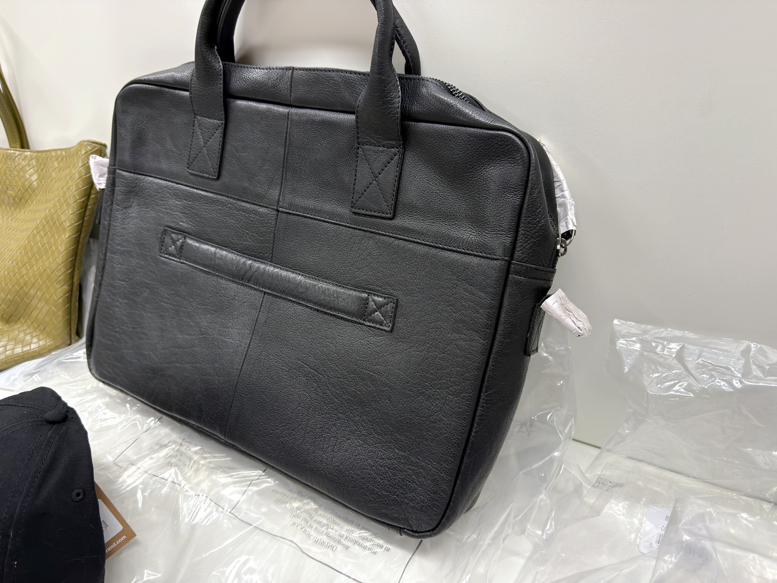 Väskor, skinn (2) Väskor, skinn (2)