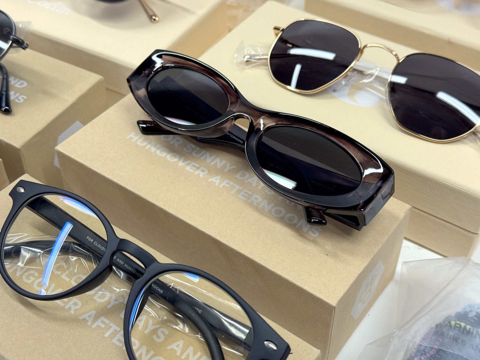 Armbandsur, solglasögon, mm Armbandsur, solglasögon, mm