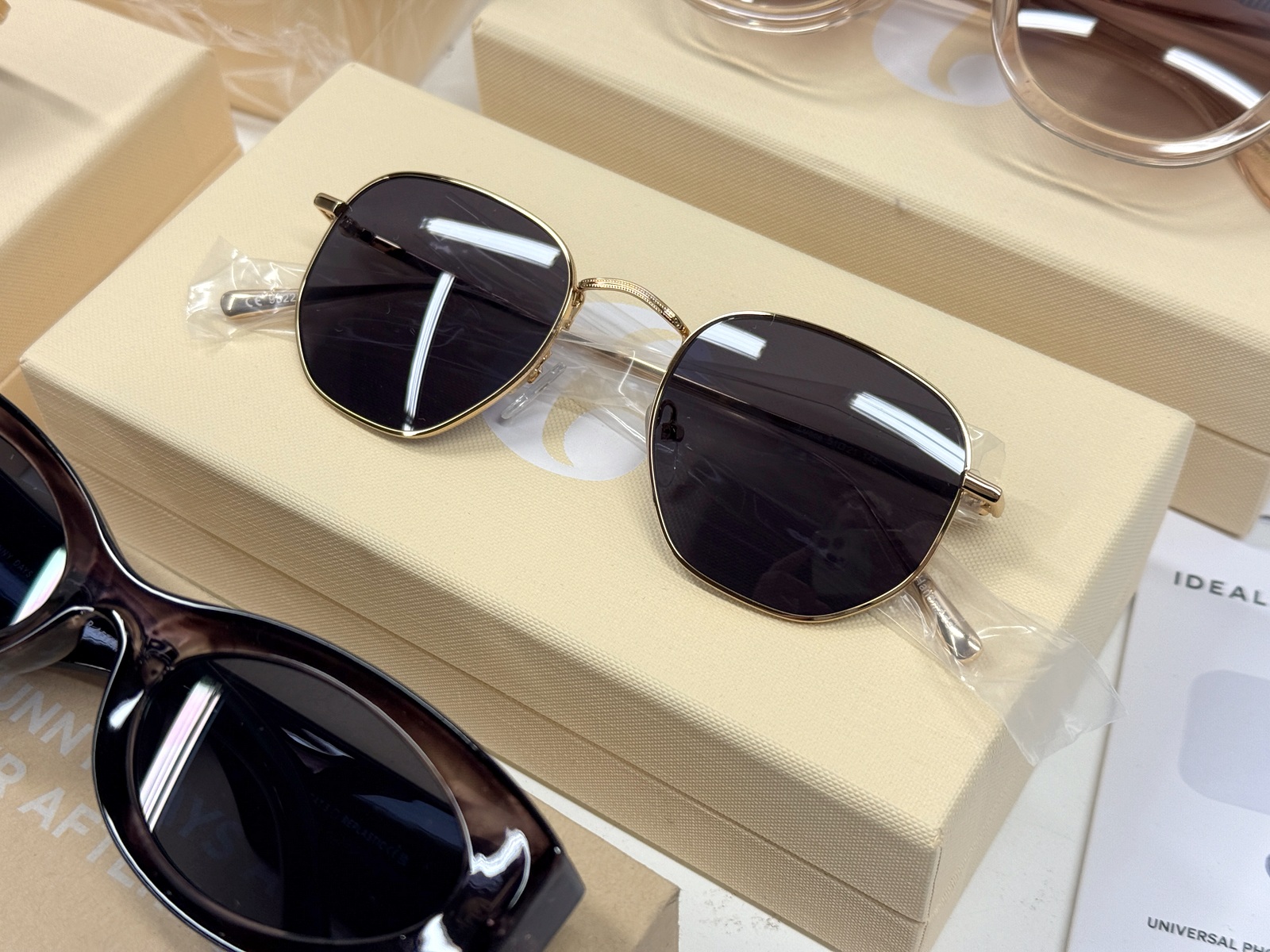 Armbandsur, solglasögon, mm Armbandsur, solglasögon, mm