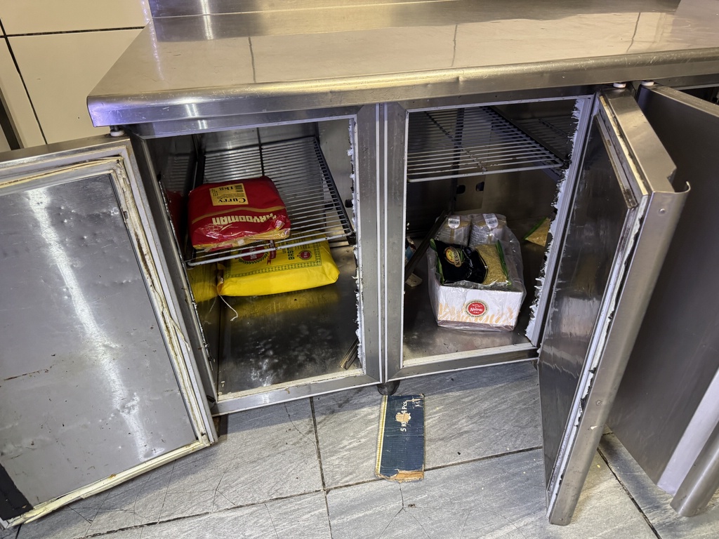 Kyl/frysbänk (reparationsobjekt?) Kyl/frysbänk (reparationsobjekt?)