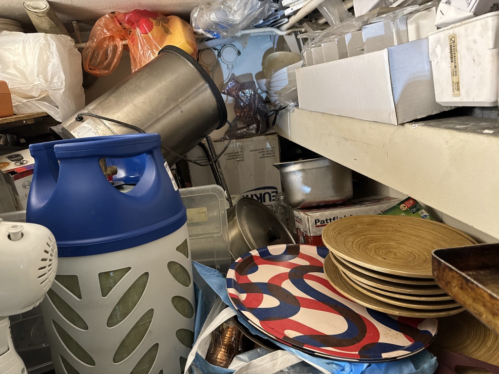 Förrådsutrymme med lite av varje Förrådsutrymme med lite av varje