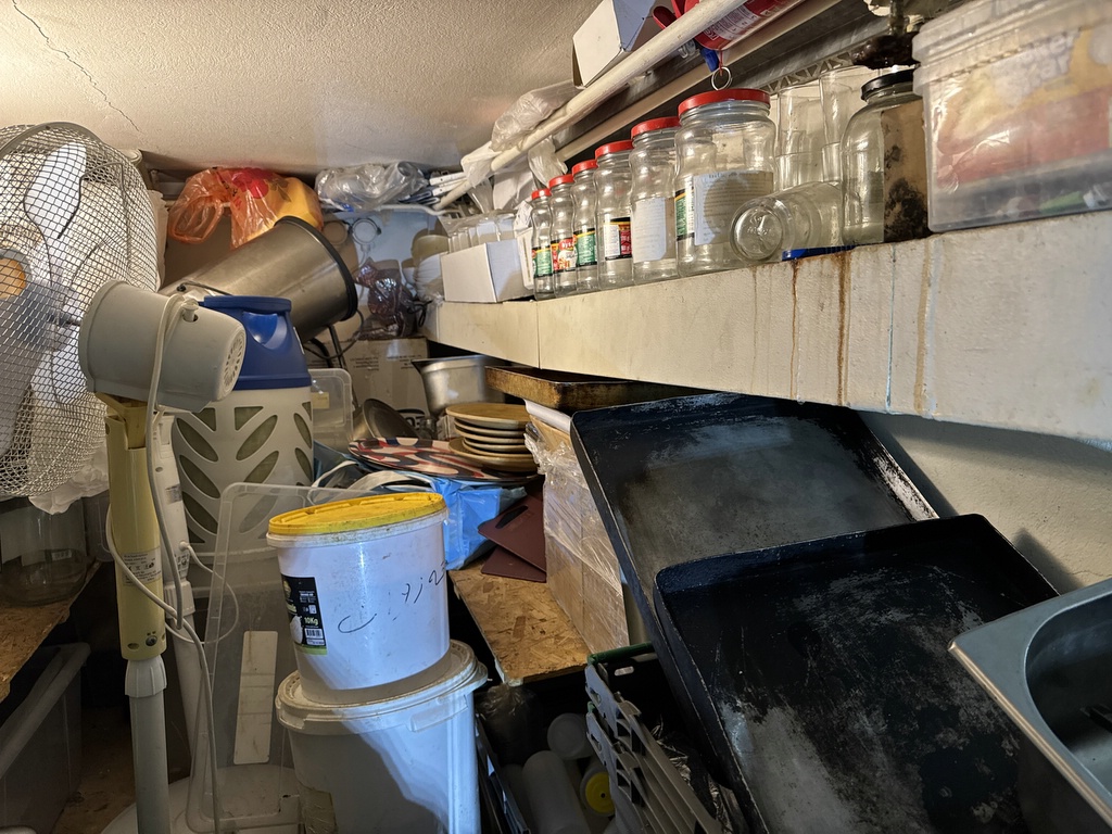 Förrådsutrymme med lite av varje Förrådsutrymme med lite av varje