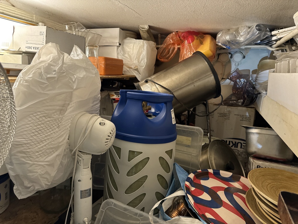 Förrådsutrymme med lite av varje Förrådsutrymme med lite av varje