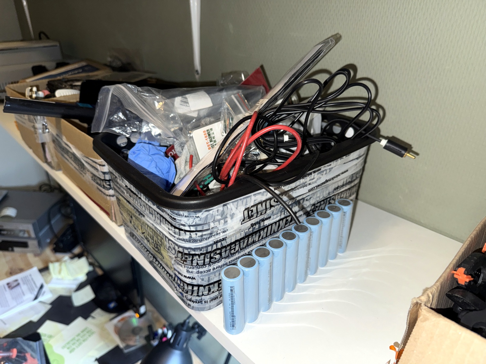 Delar på hyllor Delar på hyllor