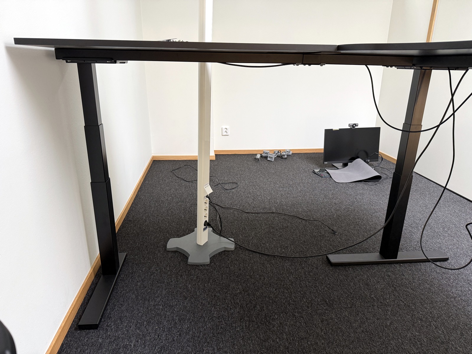 Elskrivbord i vinkel Elskrivbord i vinkel