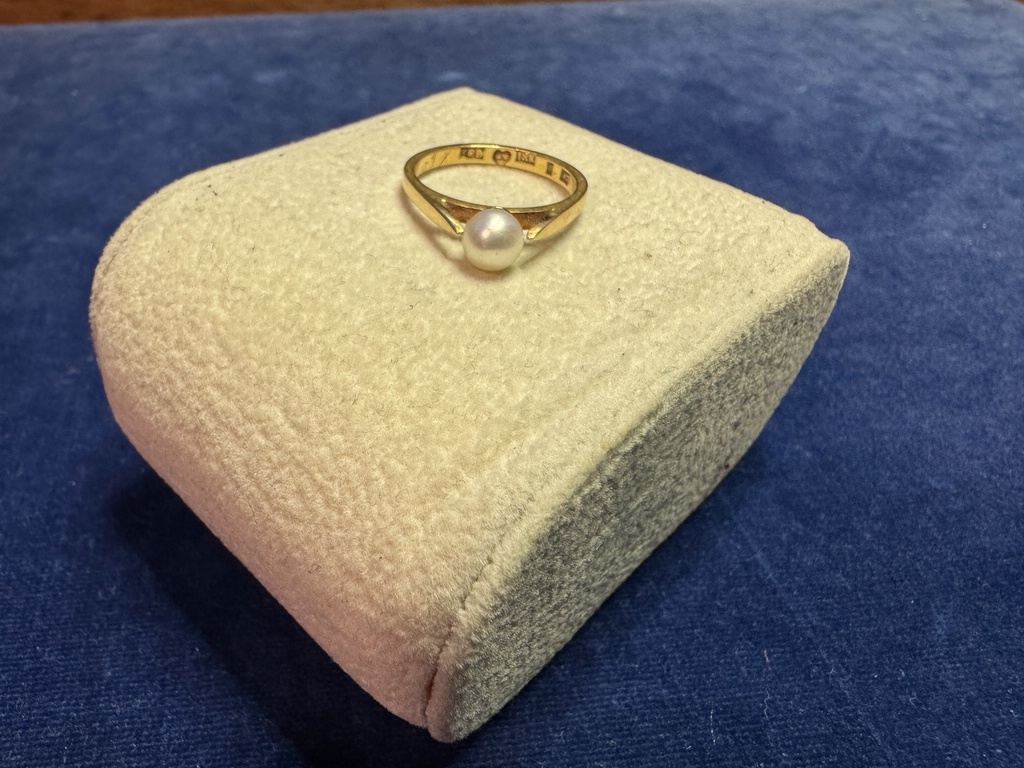 Guldring med pärla 18K Guldring med pärla 18K