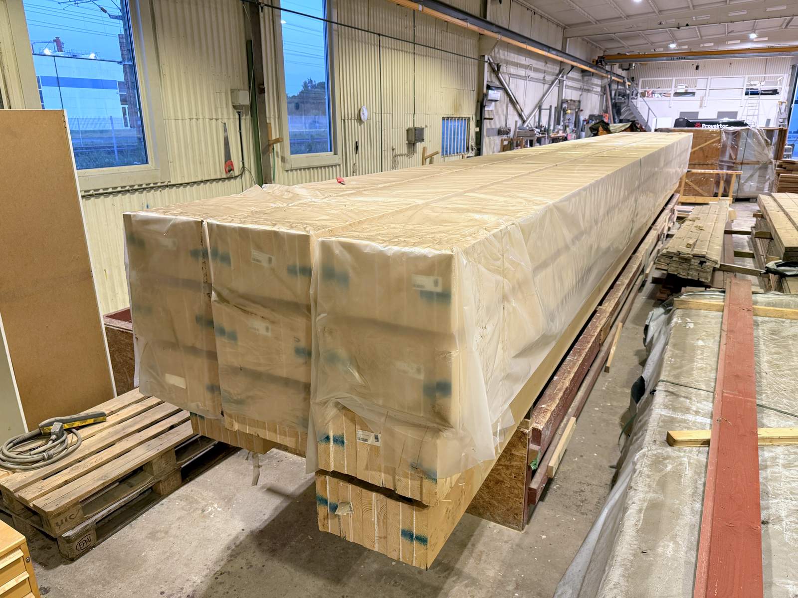 Limträbalkar 11m, gran 12st Limträbalkar 11m, gran 12st