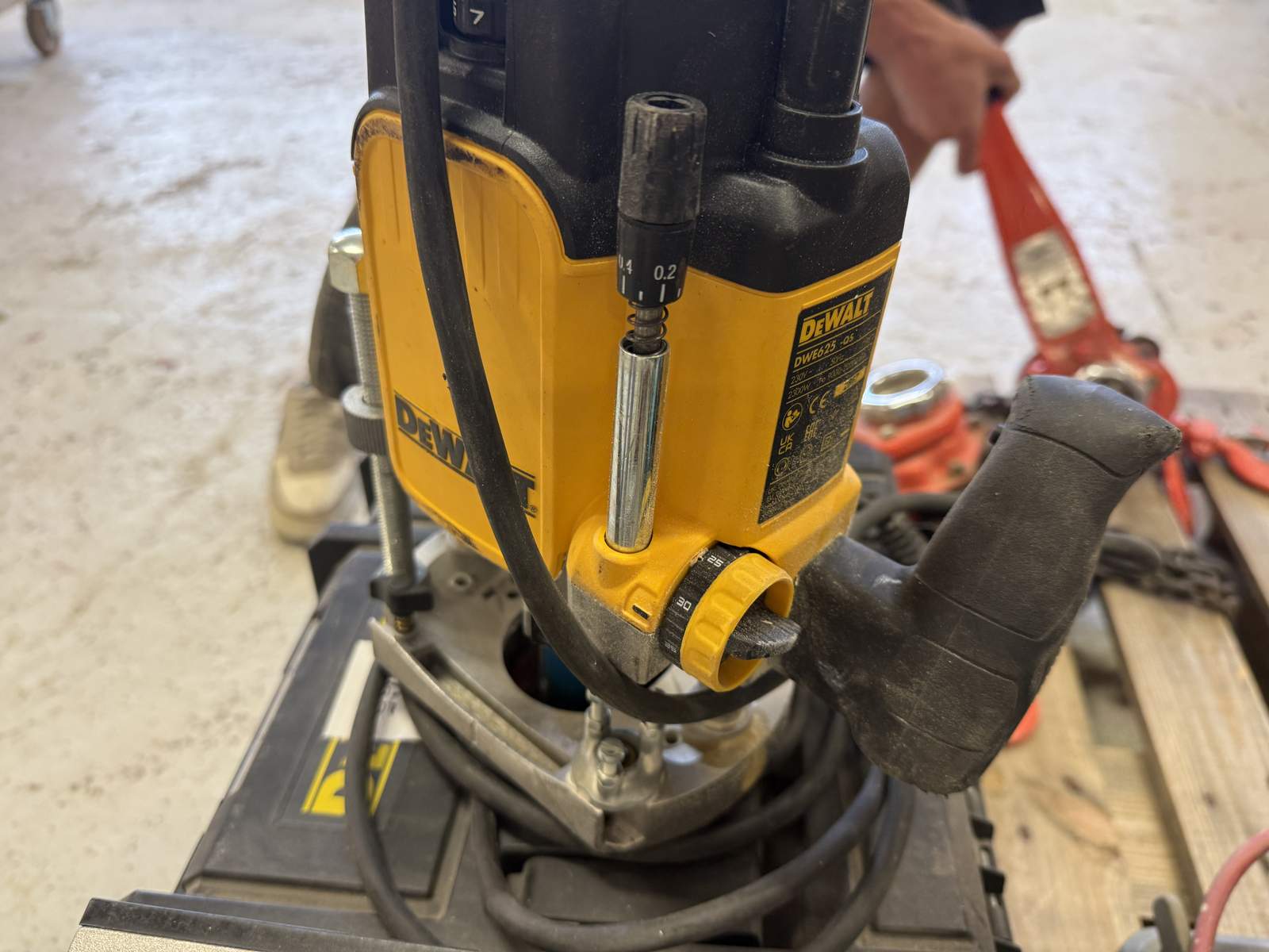Handöverfräs DeWalt DWE625-QS Handöverfräs DeWalt DWE625-QS