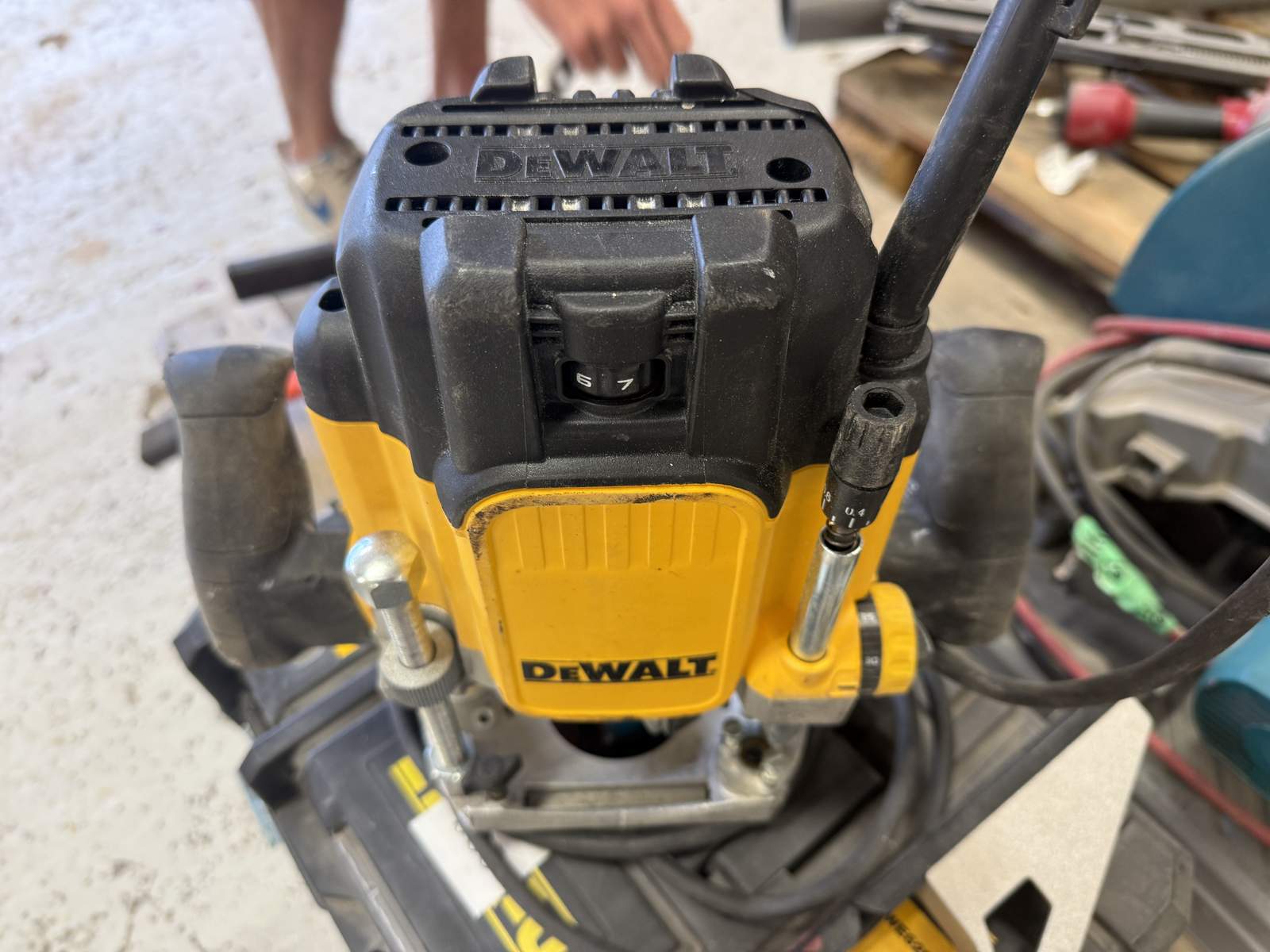 Handöverfräs DeWalt DWE625-QS Handöverfräs DeWalt DWE625-QS