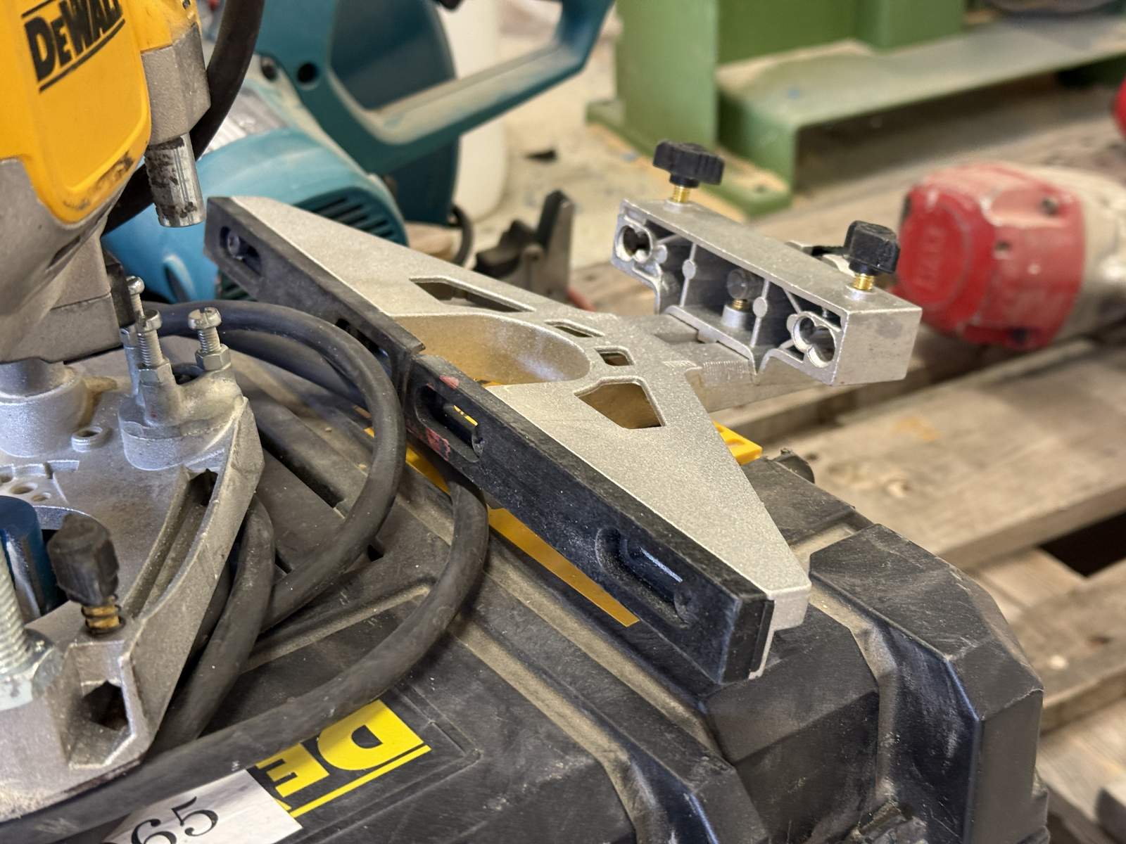 Handöverfräs DeWalt DWE625-QS Handöverfräs DeWalt DWE625-QS