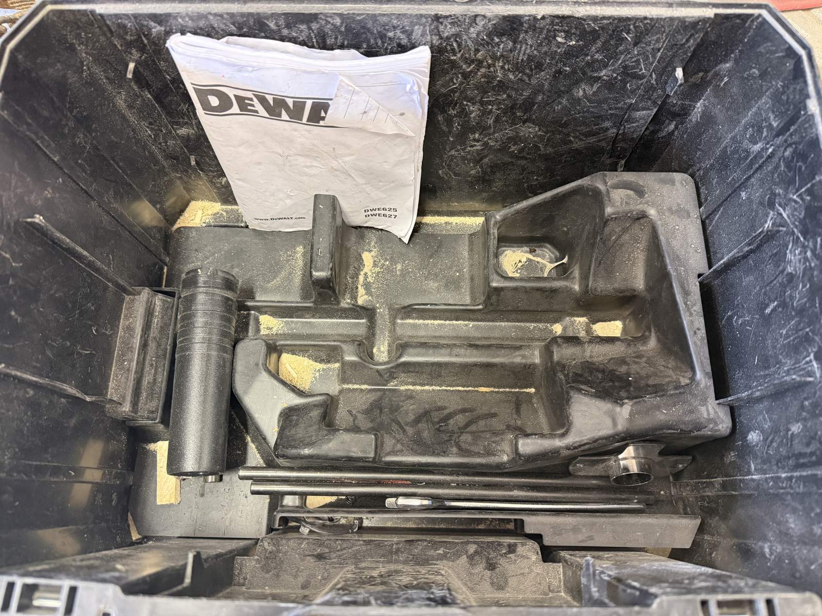 Handöverfräs DeWalt DWE625-QS Handöverfräs DeWalt DWE625-QS