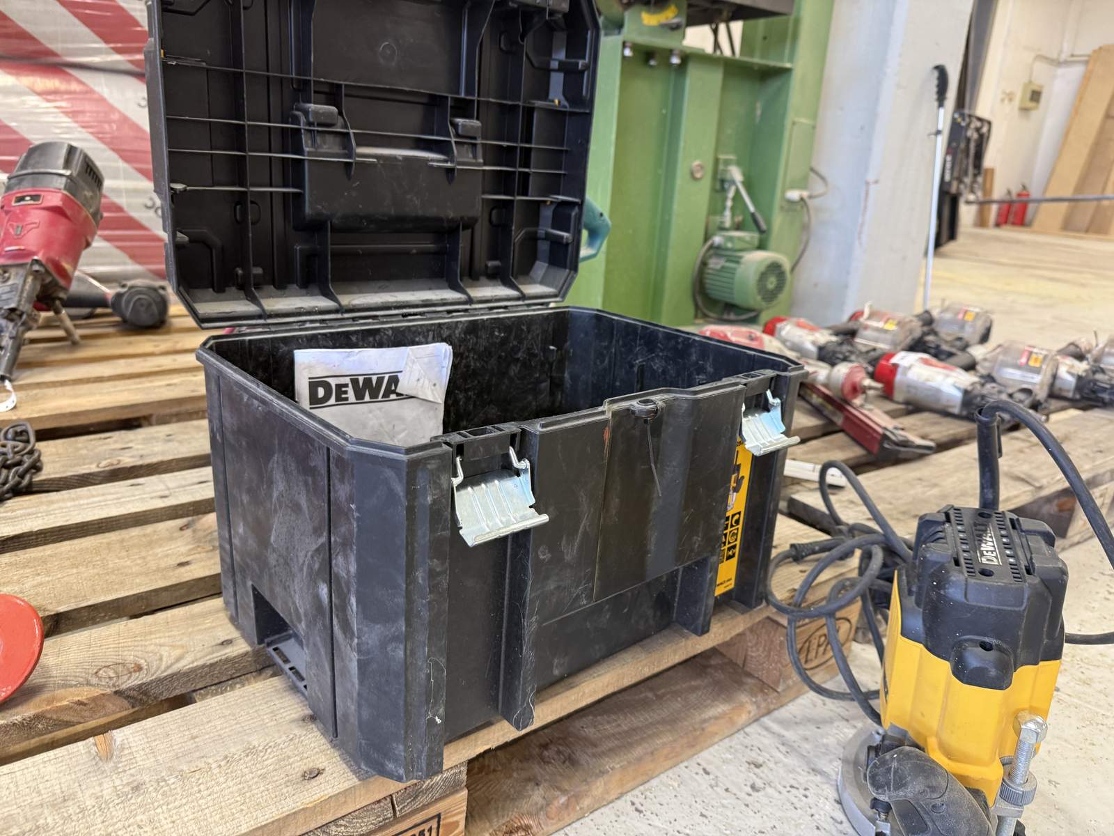 Handöverfräs DeWalt DWE625-QS Handöverfräs DeWalt DWE625-QS