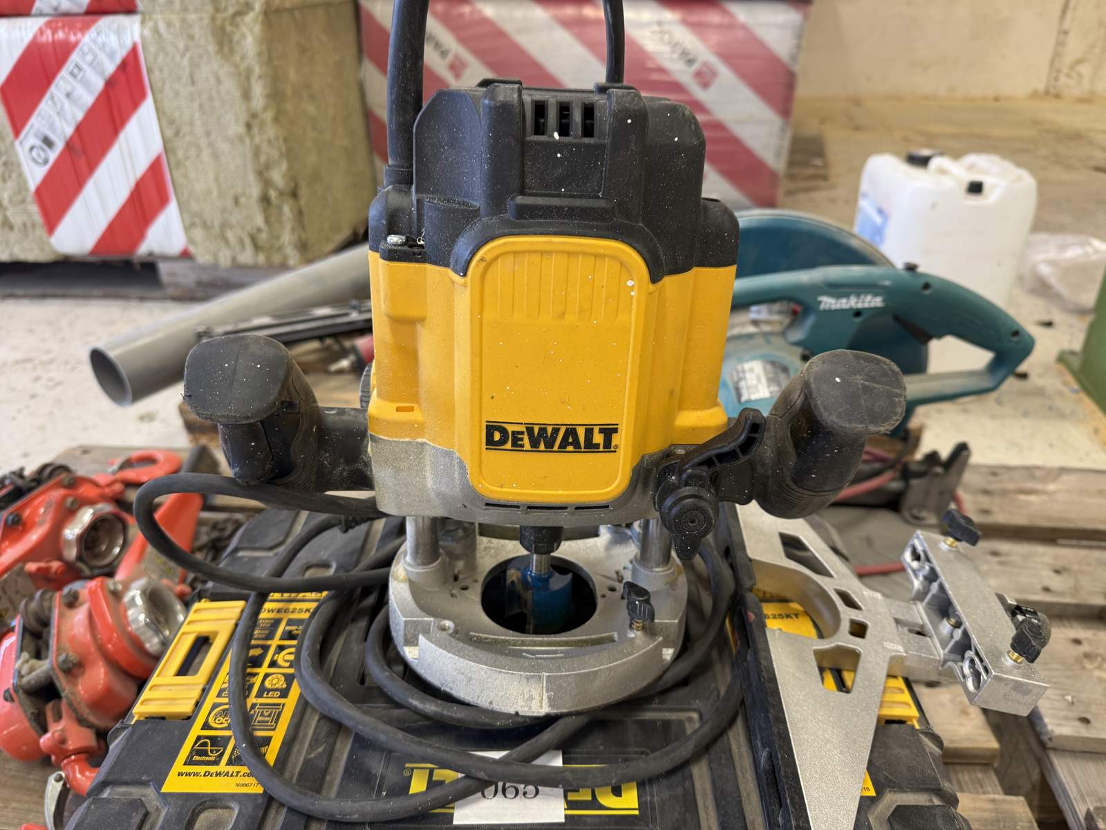 Handöverfräs DeWalt DWE625-QS Handöverfräs DeWalt DWE625-QS