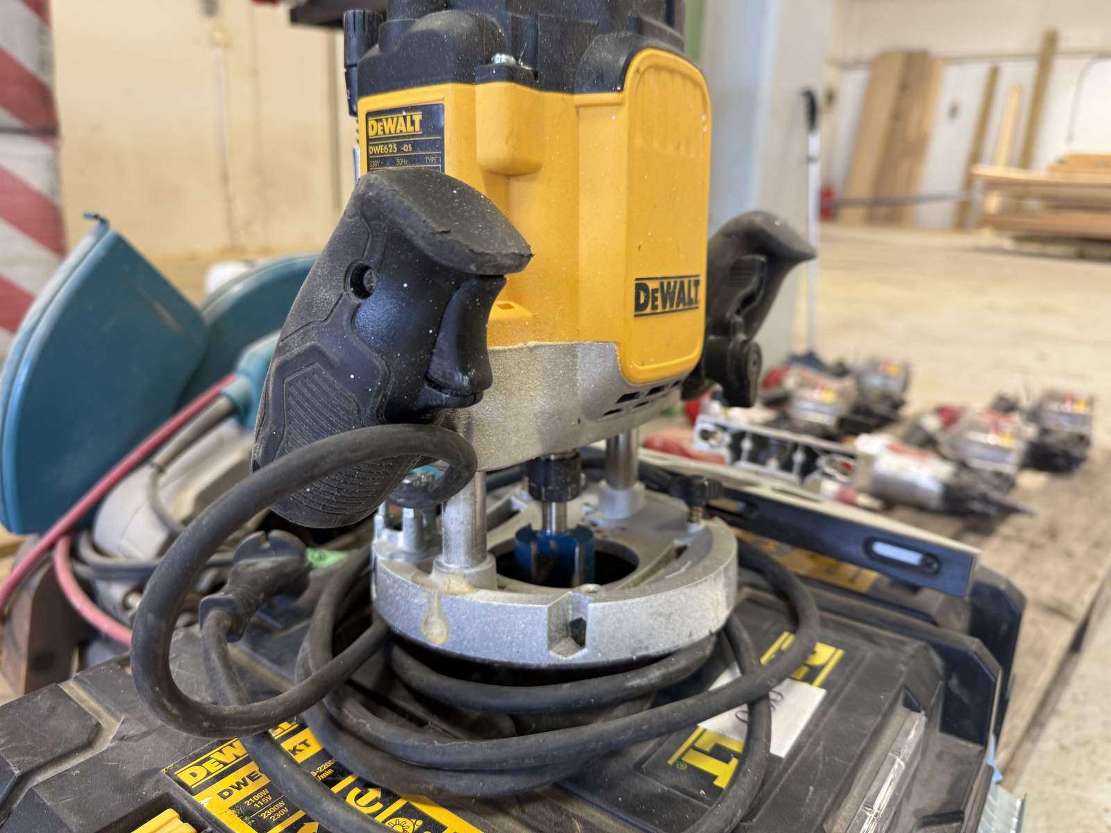 Handöverfräs DeWalt DWE625-QS Handöverfräs DeWalt DWE625-QS