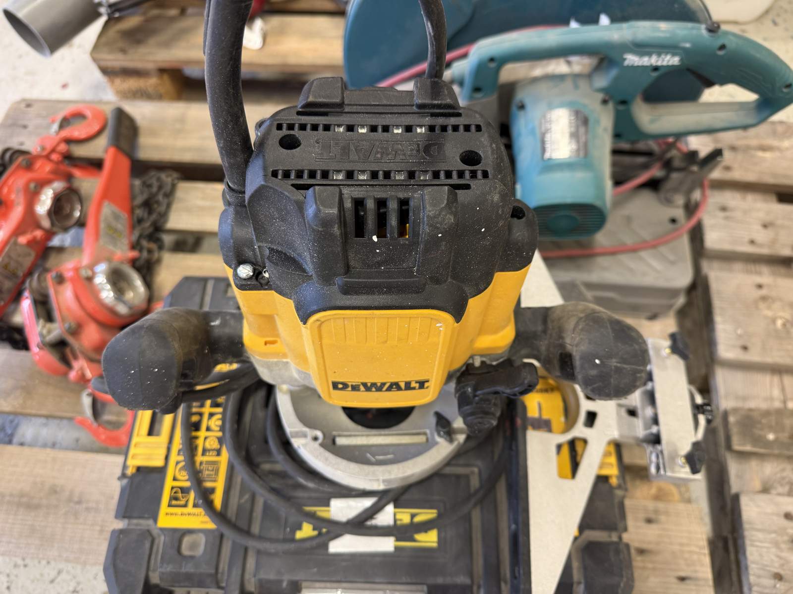 Handöverfräs DeWalt DWE625-QS Handöverfräs DeWalt DWE625-QS