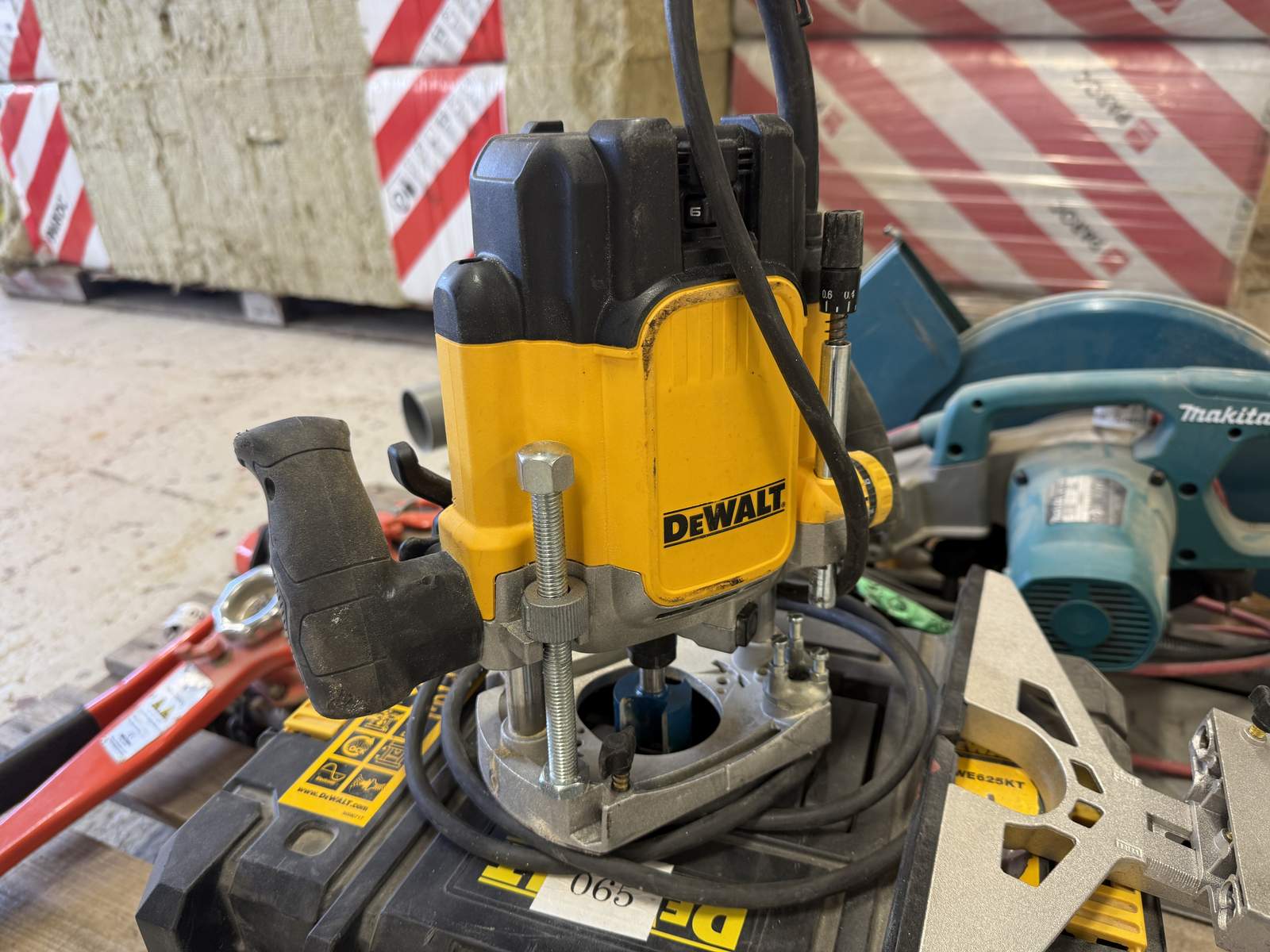 Handöverfräs DeWalt DWE625-QS Handöverfräs DeWalt DWE625-QS