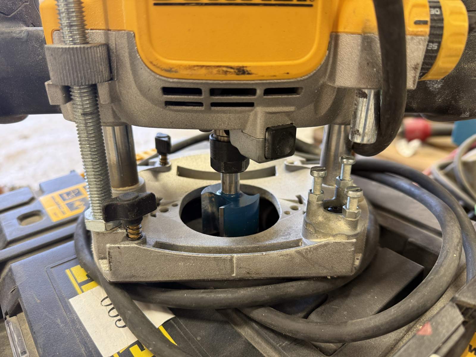 Handöverfräs DeWalt DWE625-QS Handöverfräs DeWalt DWE625-QS