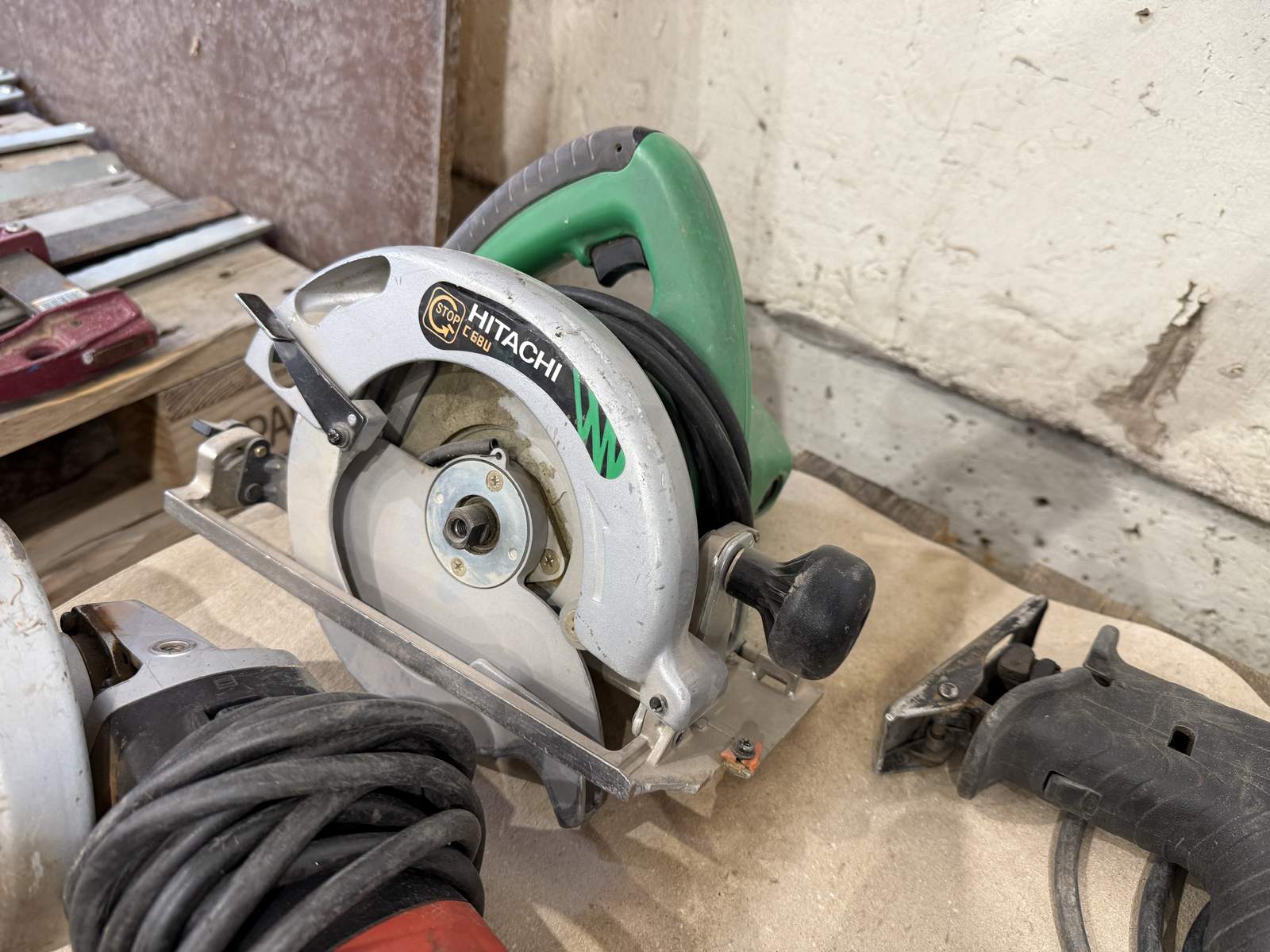 Pall med maskinverktyg Pall med maskinverktyg